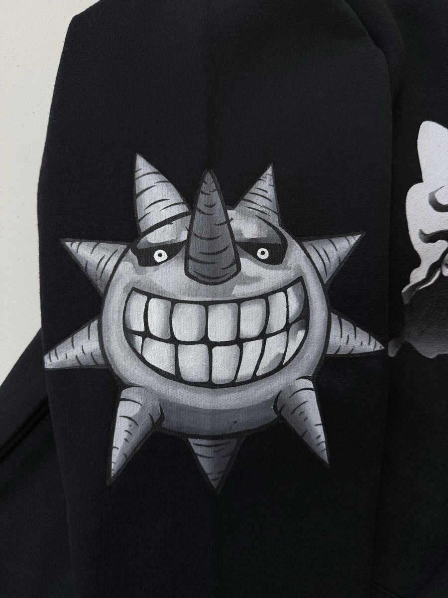 4arcs4's tweet photo. Handpainted Soul Eater Hoodie 🌙🌞 https://t.co/RFGPAxIoSl