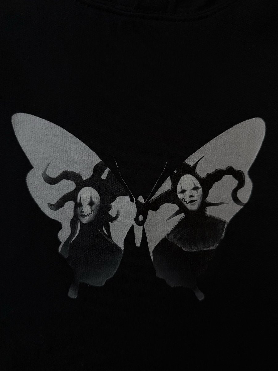 4arcs4's tweet photo. Handpainted Soul Eater Hoodie 🌙🌞 https://t.co/RFGPAxIoSl