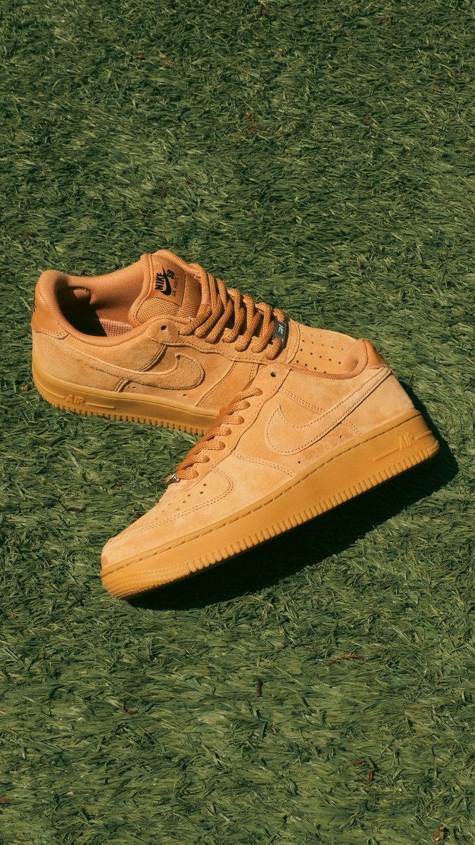 house_drift's tweet photo. Nike SB’s 2nd Air Force 1 Low arrives in Flax, taking the classic wheat suede look and rebuilding it for the way skaters actually move. The lower feel, dropped footbed, improved flex, padded lock-in fit, and grippier outsole give the AF1 real board control without losing the shape that made it iconic.

•Nike SB Air Force 1 Low Pro “Flax”
•Friday, June 5th
•In-store: 11AM EST
•Online: 2PM EST
•Sizes: 6M–15M
•MSRP: $120

*1 Pair Per Customer*