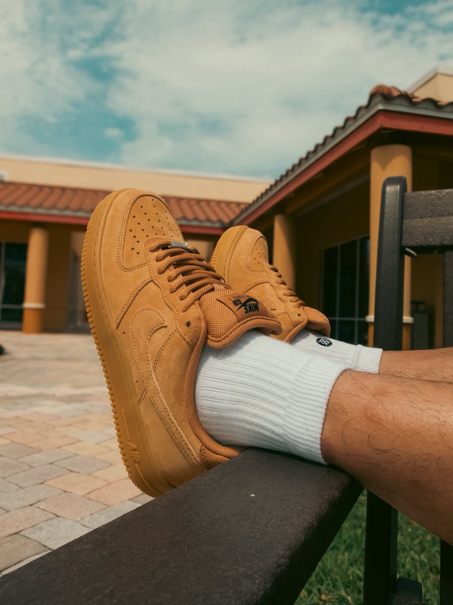 house_drift's tweet photo. Nike SB’s 2nd Air Force 1 Low arrives in Flax, taking the classic wheat suede look and rebuilding it for the way skaters actually move. The lower feel, dropped footbed, improved flex, padded lock-in fit, and grippier outsole give the AF1 real board control without losing the shape that made it iconic.

•Nike SB Air Force 1 Low Pro “Flax”
•Friday, June 5th
•In-store: 11AM EST
•Online: 2PM EST
•Sizes: 6M–15M
•MSRP: $120

*1 Pair Per Customer*