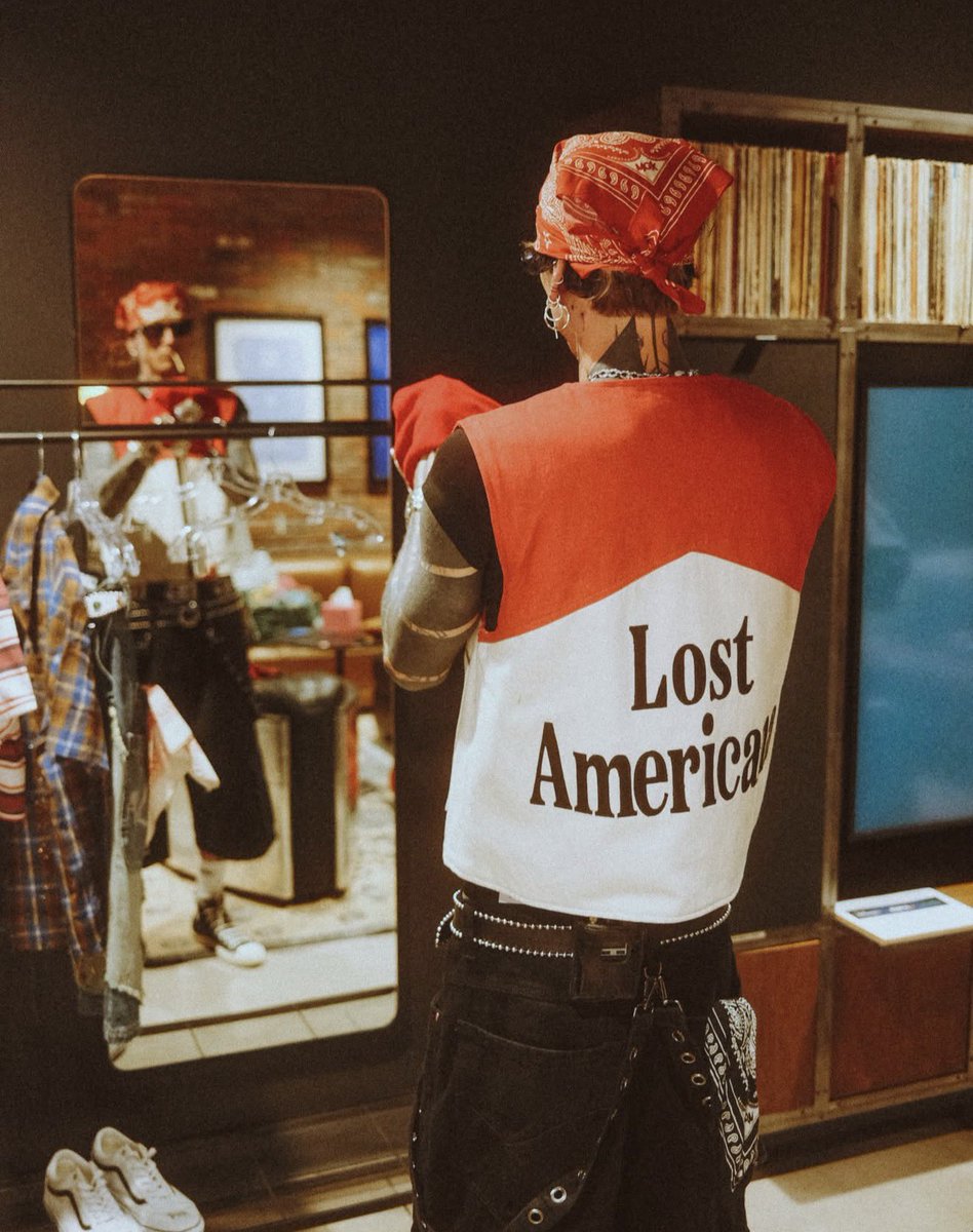 cigs4colson's tweet photo. oh! my! i’m down bad for biker gun kelly 🧎🏽‍♀️ https://t.co/tiIBA1O4sh