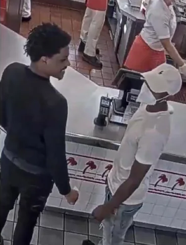 mymixtapez's tweet photo. Feds released surveillance footage of Lil Durk’s co-defendants, OTF Dede and Vonnie, laughing inside an In-N-Out 45 mins after Quando Rondo’s cousin, Lul Pab was murdered 😳 https://t.co/8BFqd2PEQ1