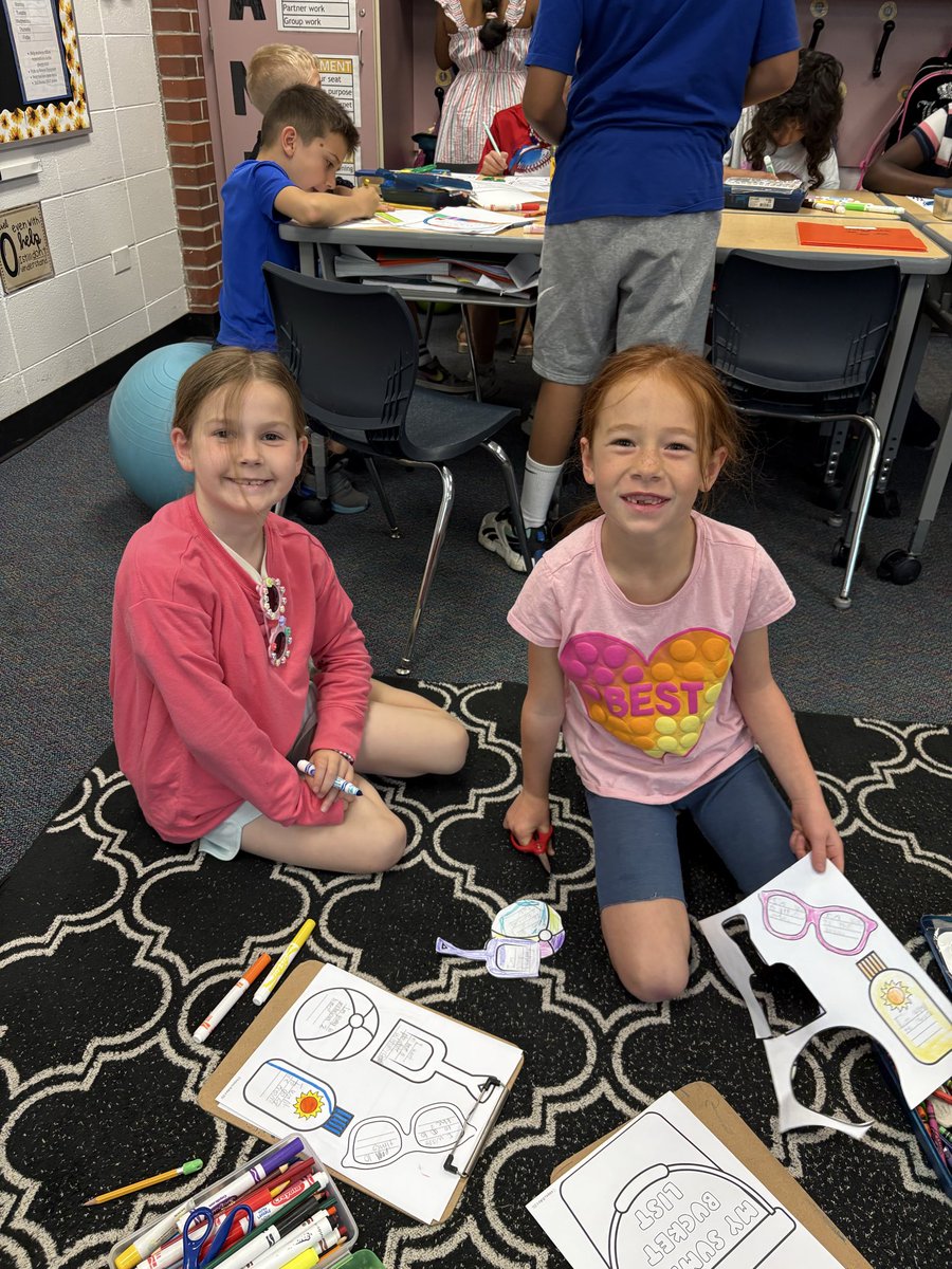 DahmClass3's tweet photo. Creating summer bucket lists with our 1st grade buddies!😊 @MsDillonIvyHill  #ivyhillleague https://t.co/Z9l47qPpS9