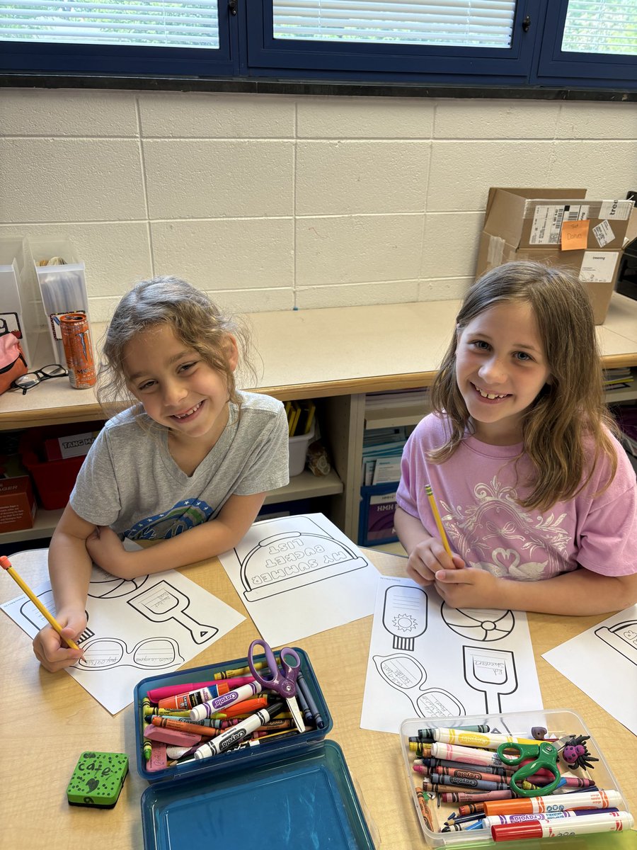 DahmClass3's tweet photo. Creating summer bucket lists with our 1st grade buddies!😊 @MsDillonIvyHill  #ivyhillleague https://t.co/Z9l47qPpS9