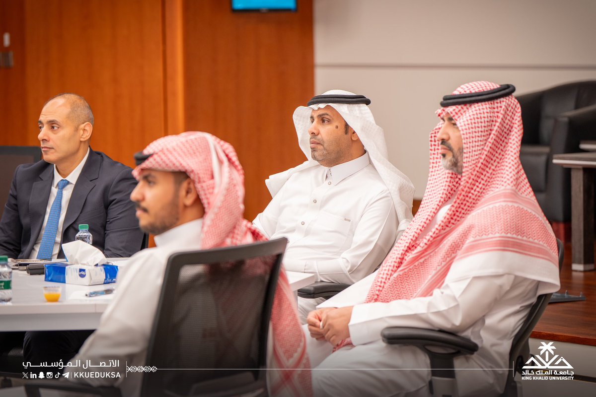 kkueduksa's tweet photo. افتتح وكيل #جامعة_الملك_خالد للدراسات العليا والبحث العلمي أ.د.حامد بن مجدوع القرني اليوم ورشة "التحول الرقمي للمجلات العلمية" التي تنظمها إدارة النشر العلمي وتناقش على مدى يومين آليات تطوير مجلات الجامعة بما يعزز حضورها العلمي والبحثي.. https://t.co/MEJklqjHZc