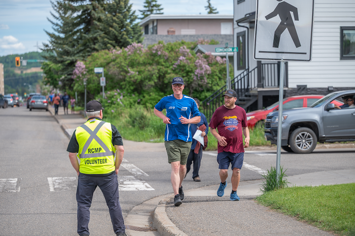 GRCenCB's tweet photo. #GRCdePrinceGeorge - La Course au flambeau des agents de la paix apporte du plaisir et resserre les liens à Prince George https://t.co/j9esPqMFKh https://t.co/spD7QuLOT5