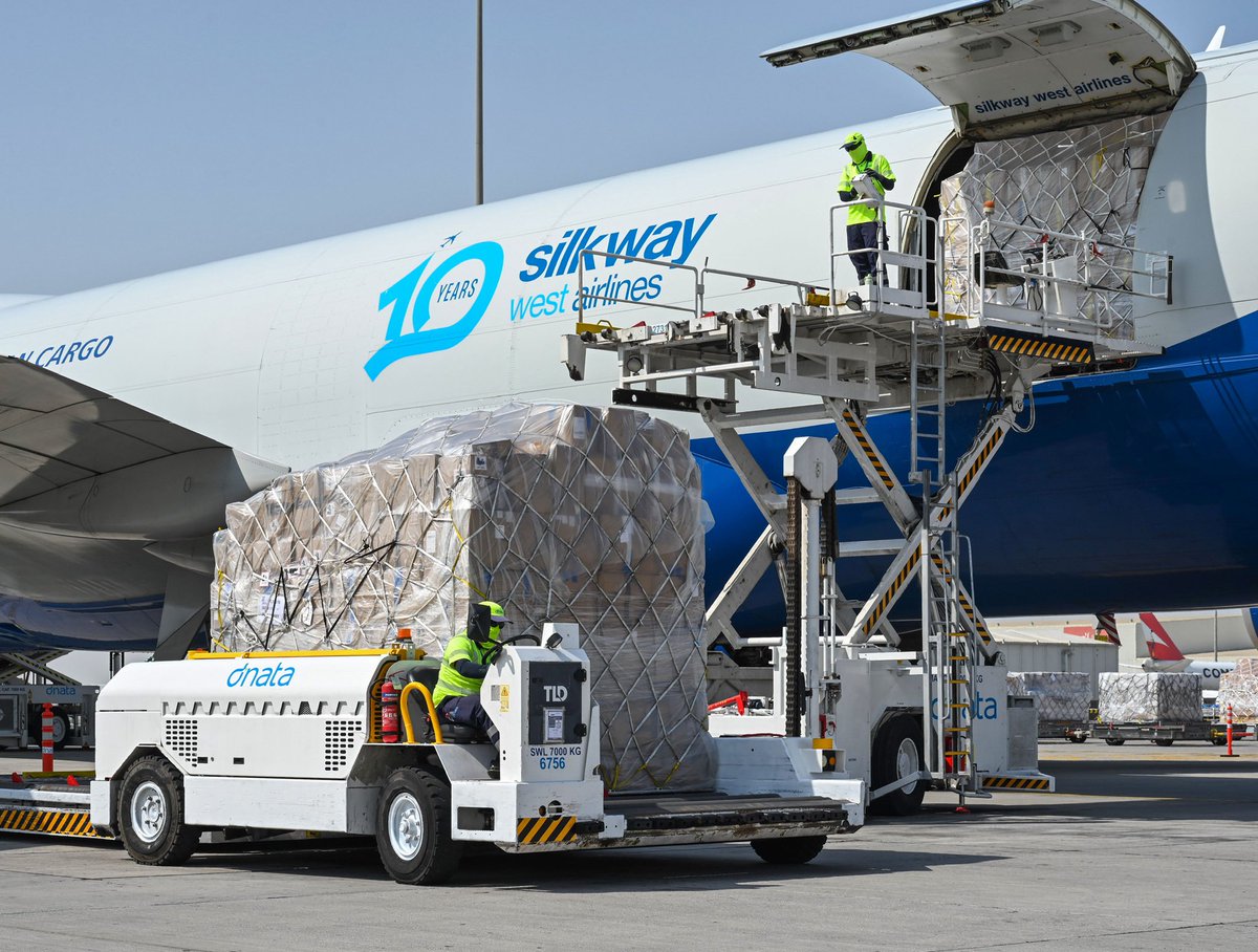 silkwaywest's tweet photo. We are pleased to expand our cooperation with #dnata through a new multi-year agreement at Singapore Changi Airport.
The partnership will support 100+ freighter flights and 15,000+ tonnes of cargo annually, strengthening global cargo connectivity.
➡️ https://t.co/8SCBszXscH https://t.co/szRFwfLCKB