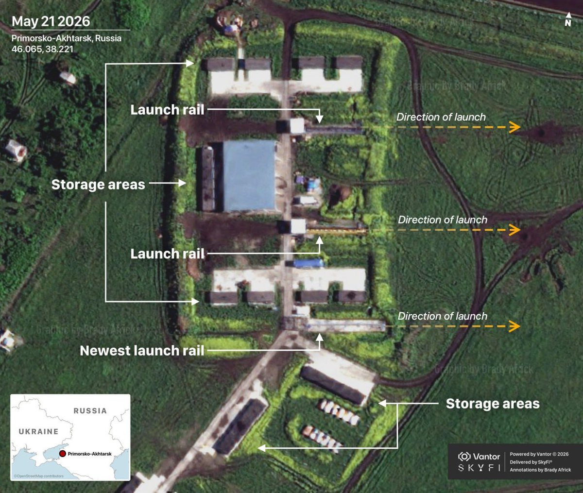SU_57R's tweet photo. 🇷🇺🇺🇦 The Russian Primorsko-Akhtarsk airbase appears to be expanding its drone launching platforms to accommodate the new Geran-5 drones. 

Satellite imagery shows new launch platforms and storage sites being built on the territory of the airbase. https://t.co/HAPYcuBvxk
