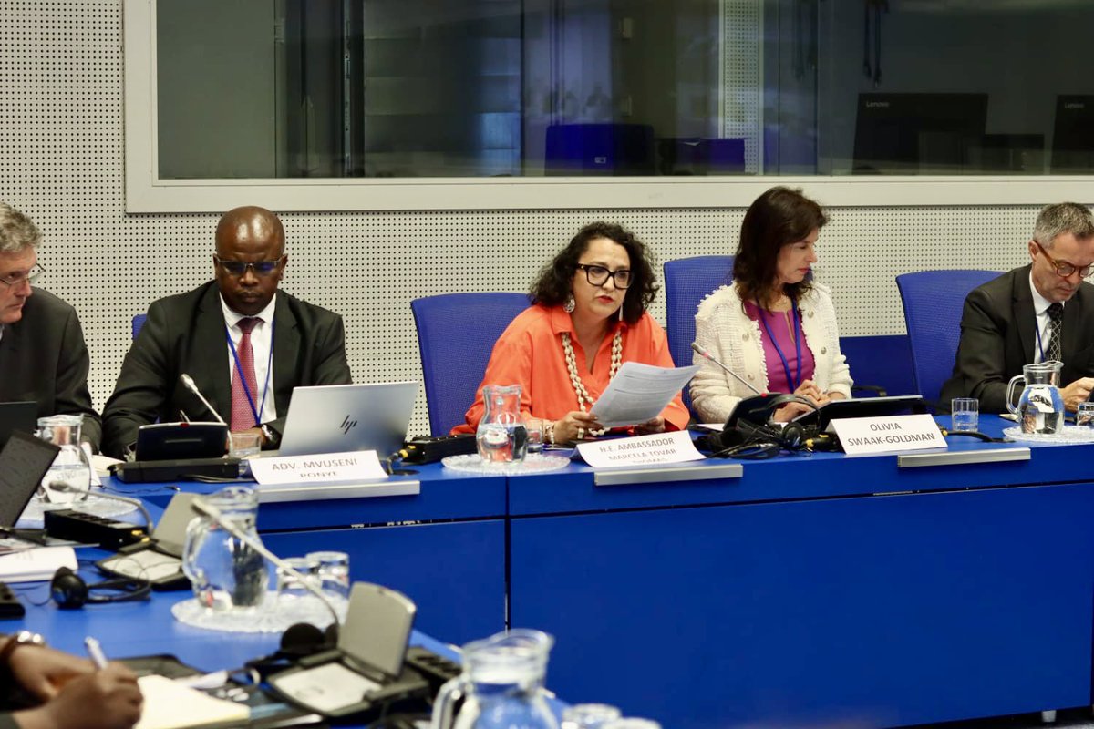 tovarthmarcela's tweet photo. Hoy participamos en el evento paralelo “From Commitment to Action: Following the Money to Address Crimes That Affect the Environment”, convocado por Wildlife Justice Commission y un amplio grupo de países aliados y socios internacionales 🌍🤝en el marco de la #CCPCJ35 (@UNODC)

Colombia 🇨🇴 recalcó que los delitos que afectan al medio ambiente no son fenómenos marginales, sino economías ilícitas dinámicas y altamente rentables, integradas en redes de delincuencia organizada transnacional y sostenidas por flujos financieros sofisticados que se aprovechan de vacíos normativos y marcos jurídicos fragmentados.

Subrayamos que, sin un enfoque robusto sobre los flujos financieros ilícitos, cualquier respuesta será insuficiente.

@infopresidencia @petrogustavo @CancilleriaCol @EmbColAustria