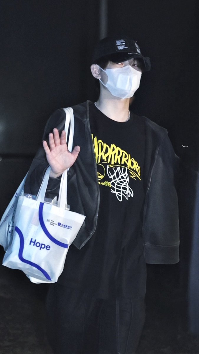 _Fleur1122's tweet photo. 260604 퇴근

#천러 #辰乐 #CHENLE #NCTDREAM
#YouthChoir #超燃青春的合唱 https://t.co/ekefBweJps