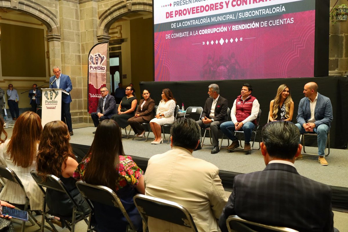 RegidoresPue's tweet photo. El alcalde @pepechedrauimx, junto a regidoras y regidores, presentó el Sistema Integral de Proveedores y Contratistas. Con esta herramienta el @PueblaAyto consolida la transparencia y los mecanismos de control en la materia. https://t.co/91KbvoL4HN