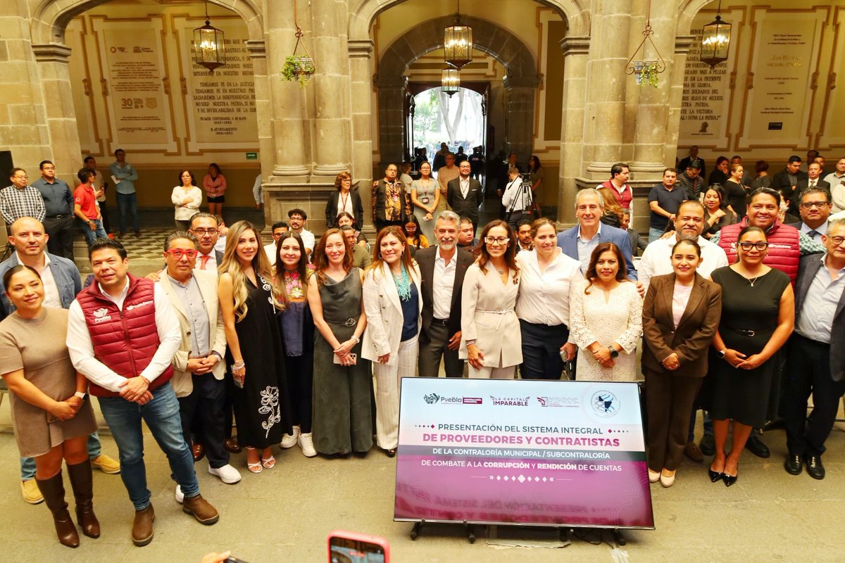 RegidoresPue's tweet photo. El alcalde @pepechedrauimx, junto a regidoras y regidores, presentó el Sistema Integral de Proveedores y Contratistas. Con esta herramienta el @PueblaAyto consolida la transparencia y los mecanismos de control en la materia. https://t.co/91KbvoL4HN