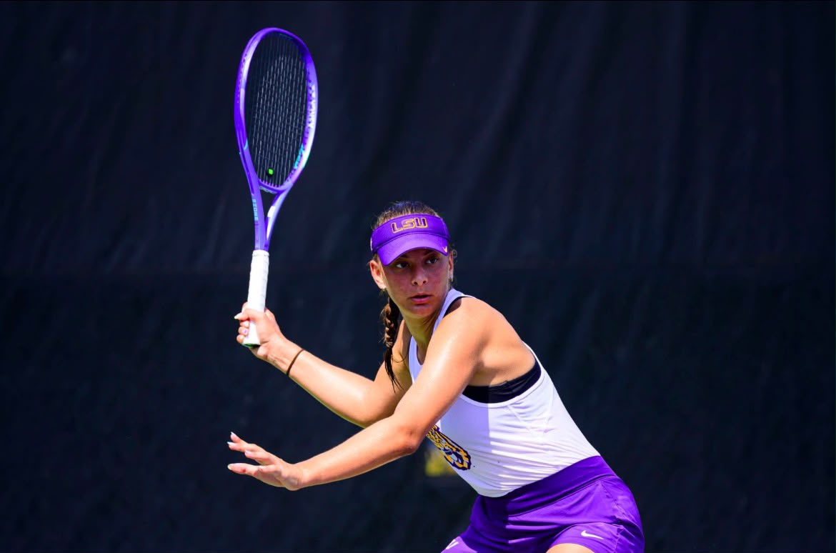 ParsaBombs's tweet photo. After 1 season at LSU, 🇷🇴 Ioana Sava (UTR 9.68) is transferring and has signed with @FAUWTennis for the fall of 2026. The 21-year-old amassed records of 6-4 in singles/4-4 in doubles and entered college with WTA career-high rankings of #1107 in singles/#595 in doubles. https://t.co/AiV1gQ2mPY
