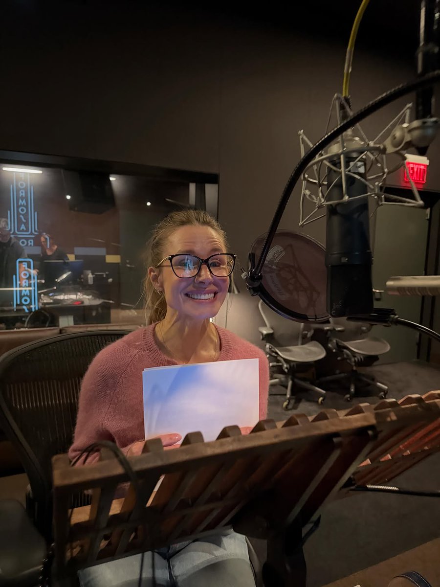TheCartoonBase's tweet photo. Kristen Bell, the voice of Amy Rose is currently recording for ‘SONIC THE HEDGEHOG 4’.

She also voices Anna in the ‘Frozen’ movies. https://t.co/iZJ1GsPcJz