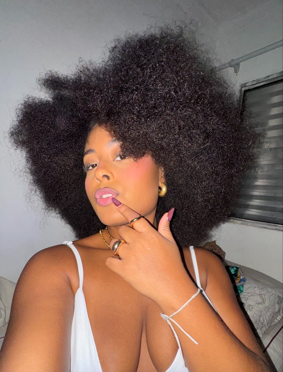 kkkkkkkleiklei's tweet photo. uma mulher bissexual de 1,90 de altura https://t.co/CTnZ7AiKCI