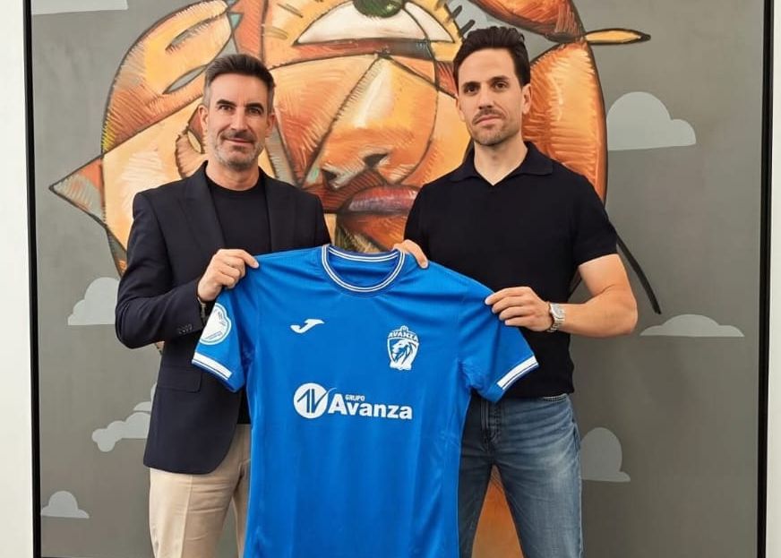 Futsalsur's tweet photo. 🌞 Aliquindoi del Verano 🏖️
🟩 #GV2B
🟢 Los banquillos no cesan en movimientos
♥️ @FerminHidalgo10 @AvanzaJaen
♣️ @Daviloncho3 @NuevaeraFS_ML
♦️ @JesusAzurmendi @CDVirgiliCadiz
♠️ @fjaviergarrido3 @bujalancefs
❓ @ua_ceuti ....
❓ @CordobaFutsal B .... https://t.co/qHdPDjlyND