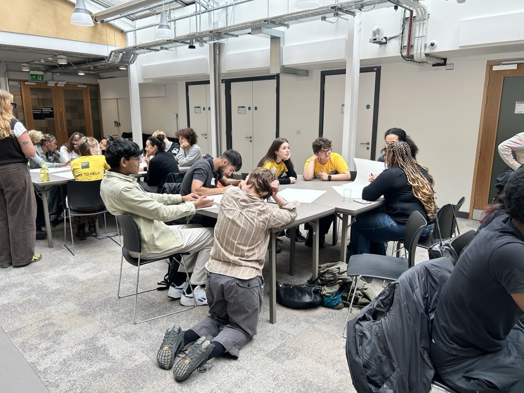 SHS_ART_MissG's tweet photo. Thank you to Kingston University for an excellent introduction to the Foundation course, tour of the foundation show and portfolio guidance today. Southborough art students had a fantastic day @shsrbk @davidmorganart @FCKahunaBob @kingstonuniversity @KingstonSchArt https://t.co/GHQXKEPFV5