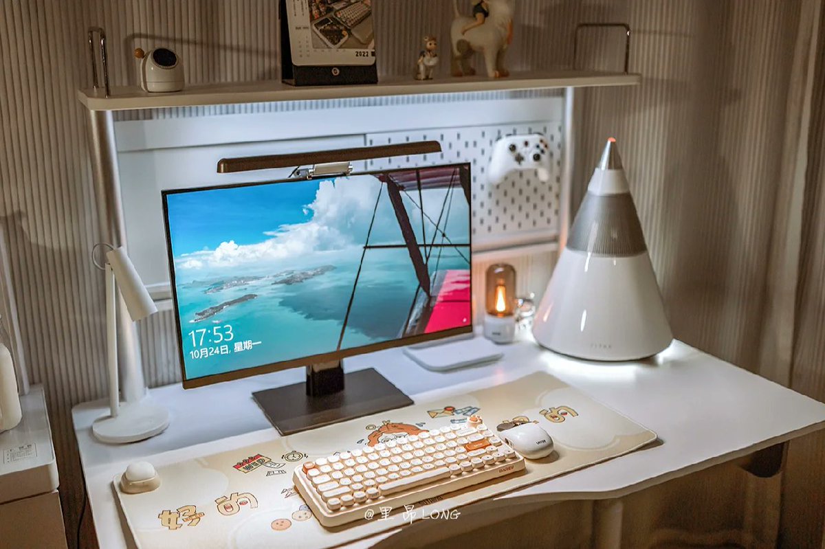 Matteo433235654's tweet photo. Just wrapped up a long evening at the office—cozy desk lamp, half-empty coffee, and to-do lists still glowing. Productivity mode is ON, but my couch is calling my name! https://t.co/0tqtyEiT7D