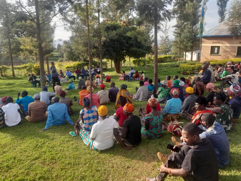 RutungaS's tweet photo. @RutungaS kuwa 02/6/2026 mu  midugudu yose igize Umurenge wa Rutunga habaye inteko y'abaturage,ku rwego rw'Umurenge inteko yabereye mu kagari ka kabaliza mu mudugudu wa  kabaliza,hatanzwe ubutumwa: Umutekano,kwirinda indwara ya Ebola,MUSA, Ejo Heza, isuku n'isukura N'ibindi. https://t.co/CSZedNny1U