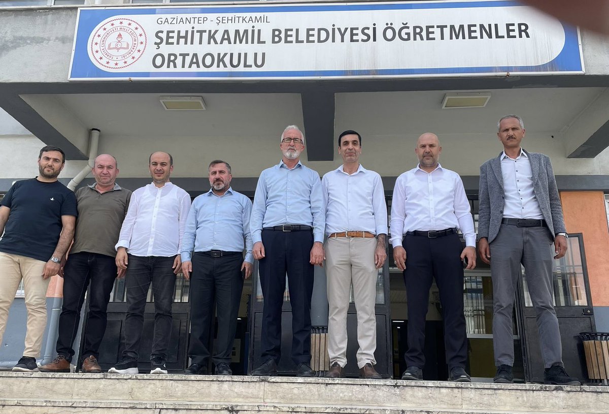 MehmetDemirEBS's tweet photo. Kelimelerle değil, samimiyetle ve ortak dertlerle hemhal olmak adına... 

Gaziantep’imizin eğitim neferleriyle sahada buluşmaya devam ediyoruz…
@aornek1 @NurullahTekatas @tunc_bestami @celikrical @sgunes27 @MusaARICI7 https://t.co/PWyoambAVt