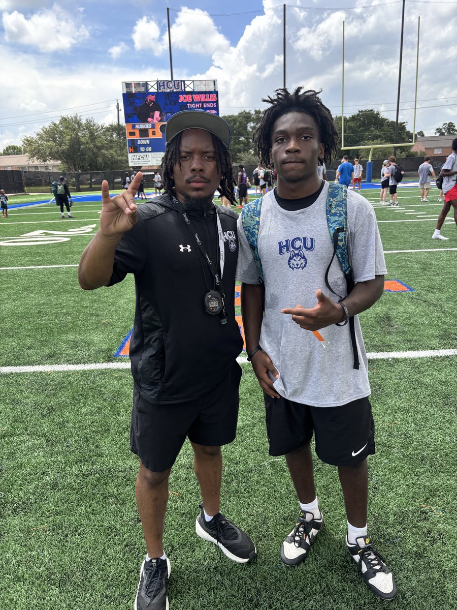PrestonSing_2's tweet photo. HCU Camp @CoachDNew_ @dcoleknows @HCUCoachBachtel @m4taii @tommiebarrett25 @SC_BulldogFB @CoachKRHarrison @dodie4nic @paulsingleton_3 @PaulSing15 @Latreecesingle1 https://t.co/pVfENT07b9