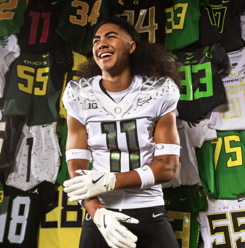 AndrewNemec's tweet photo. Toa Satele commits to Oregon; Ducks land nation's No. 4 linebacker https://t.co/AP43tHHjA1 https://t.co/svnDm1BjeT