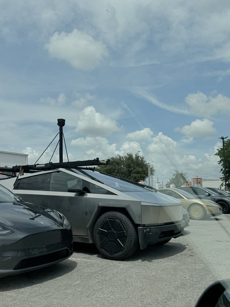 BarryGoodStocks's tweet photo. Love see them validating cyber truck, and cyber cab!!! Austin is the king city of autonomy! @Tesla_AI https://t.co/UsY7MOybyx
