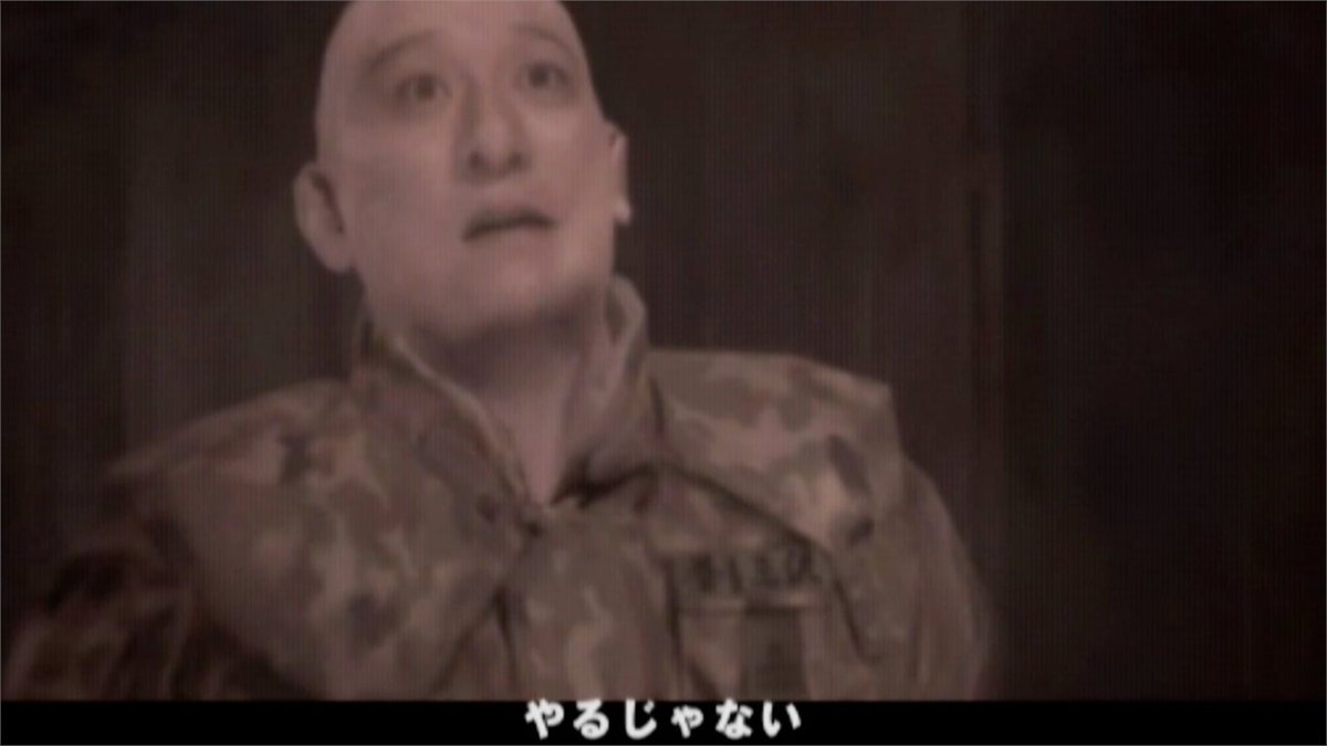 kokkun_game's tweet photo. SIREN2 初見プレイでは「なんかやべぇ奴」という印象だった三沢岳明はレンジャー資格を持っていて、
資格取得するには『陸上自衛隊で最も過酷な訓練』を突破しなければならない。

それほど過酷な訓練を耐えた三沢はヘリ墜落時は冷静だったものの、
羽生蛇村の一件を経て夜見島では徐々に崩壊していく様子を見ると、
夜見島での怪異、そして自身を蝕む闇がどれほど恐ろしいものであったのかが伺える。

初見では気づけなかったが、三沢の真相を知れば知るほど全くやべぇ奴なんかではなく
「どうにかして彼も救えなかったのか....」とやるせない気持ちになる。

#SIREN