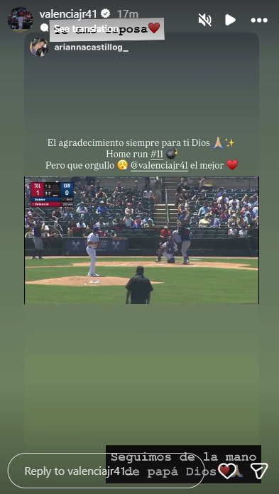 LK33JD's tweet photo. Find a relationship like these 2 have. 😭🥰🥰🥰Nobody complains about the Hens' homers! If they ever start I'll drag whoever knocks on it myself. 😂 https://t.co/rhHySCurqq
