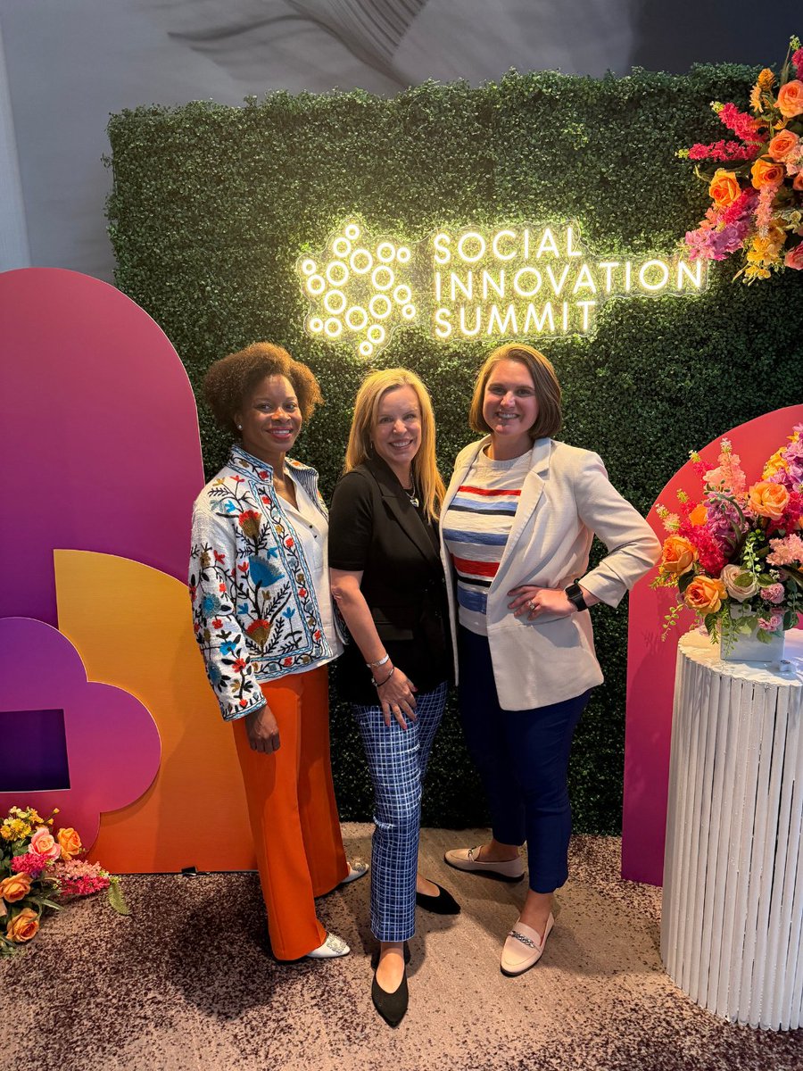 dosomething's tweet photo. When women leaders unite, impact amplifies. Let’s Do This! https://t.co/QiK0ZIzu6x