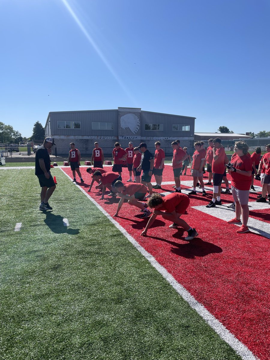 RedmenFootball's tweet photo. First day of youth camp! https://t.co/xPlvMxnKpb