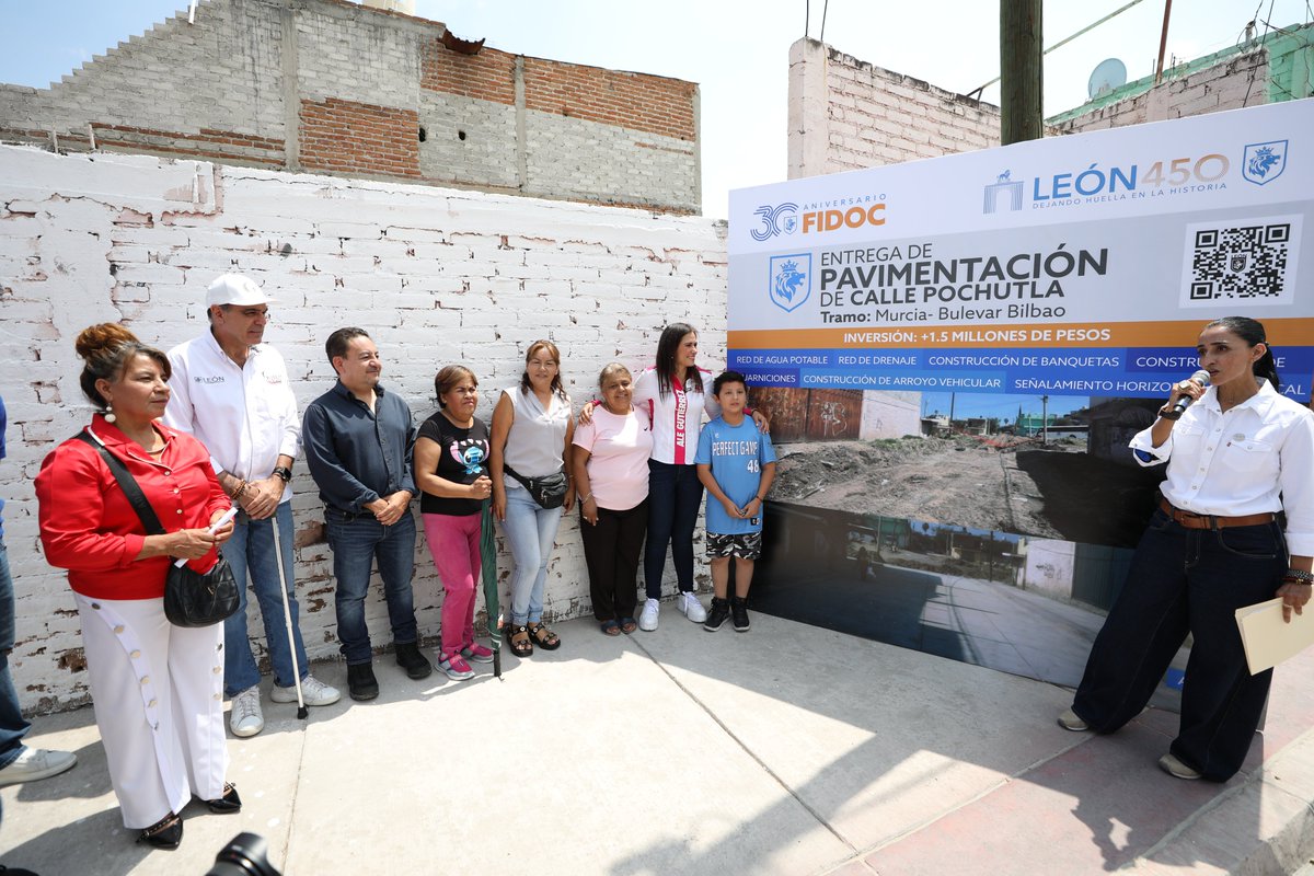 enterateleon's tweet photo. #León👷🏻‍♂️🙌🏻Fueron entregadas las obras de pavimentación de las calles Tacana, Pochutla y Carbón, en la colonia Piletas IV Sección. ❤️ @AleGutierrez_mx @municipio_leon @DGOP_Leon @fidocleon 
👉🏻https://t.co/br33KN86dN https://t.co/EW7bJ1mcFy