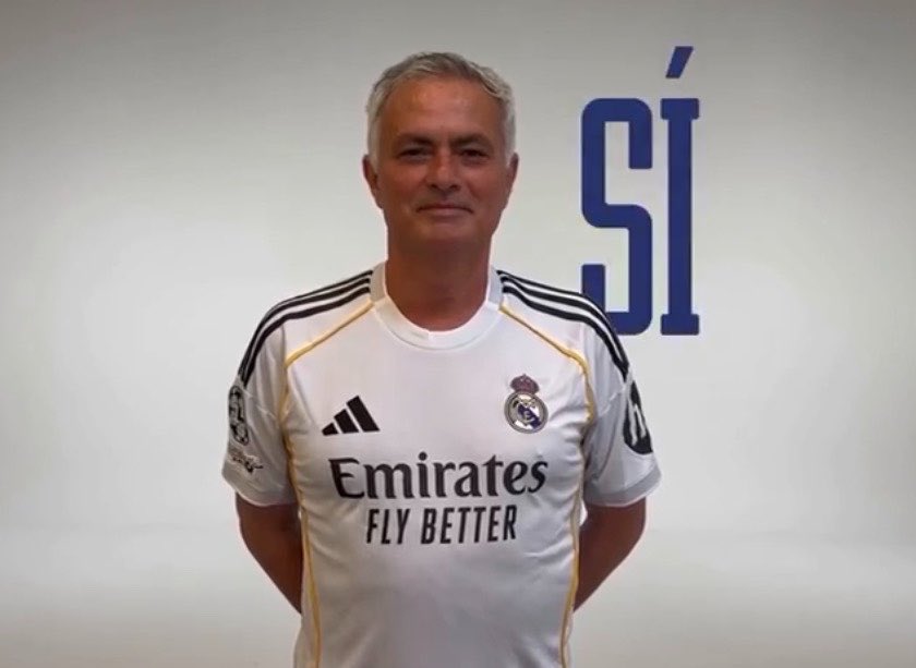 Adry___RM's tweet photo. Florentino ha anunciado a Mourinho mientras Enrique Riquelme presentaba a su jugador estrella.

Es un tiburón. Estas elecciones las tiene más que ganadas. https://t.co/koQZRFi9b8