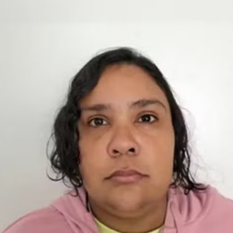 canalantenados's tweet photo. Amanda Maria, mulher de 37 anos presa em Joinville (SC) por se passar por uma adolescente de 12 anos, entrava em “pânico” e se recusava a ser matriculada na escola quando os “pais adotivos” levantavam o assunto.

Ela viveu com a família por cerca de 14 meses após ser acolhida por meio de uma igreja em Pirabeiraba, onde disse ter fugido de casa porque era obrigada a se prostituir e tomava hormônios que a deixavam com aparência mais madura.