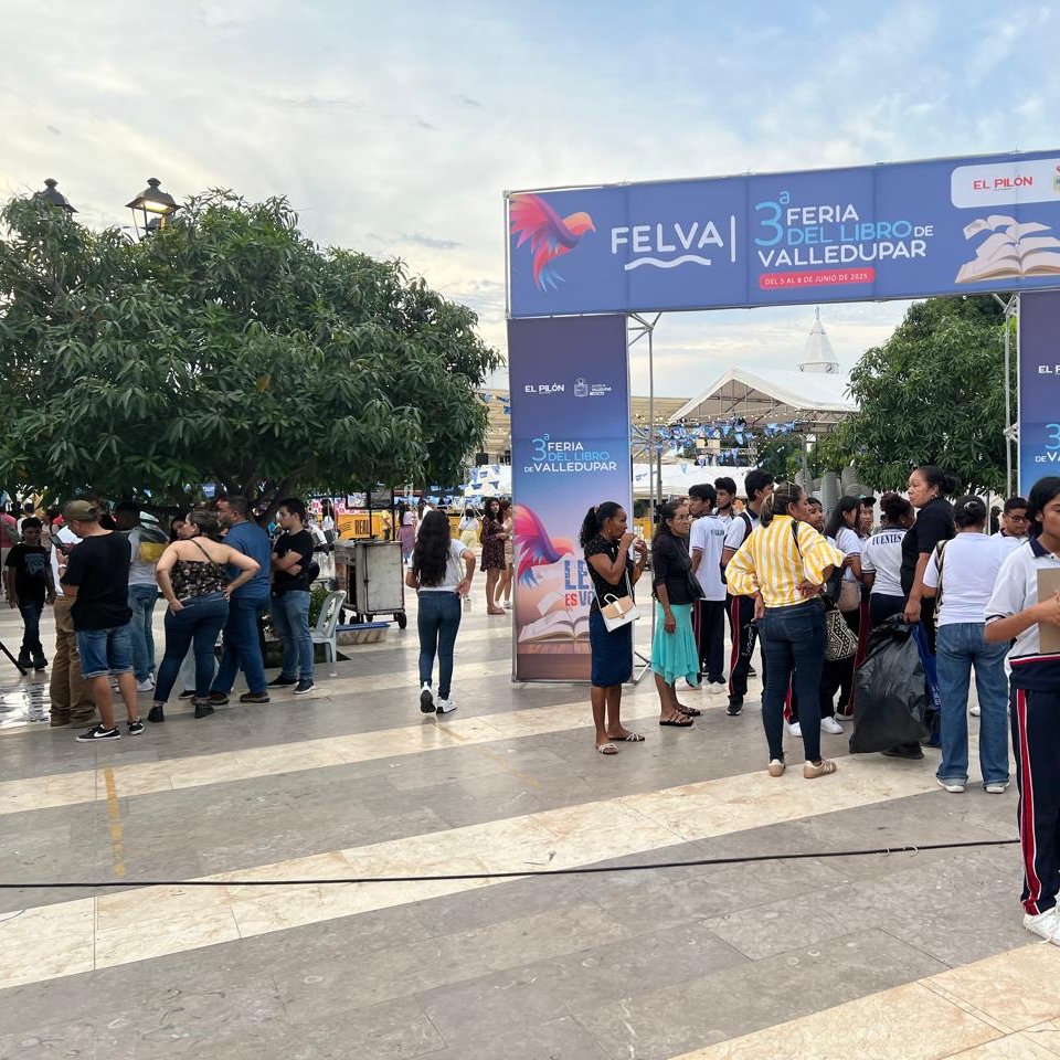 UBPDcolombia's tweet photo. #UBPDCesar | La búsqueda es como un libro que se guarda la memoria, y por eso estaremos en la IV Feria del Libro de Valledupar #FELVA, que organiza el Diario @El_Pilon.
📚 Un lugar para acercarse a las historias, estrategias y acciones que la entidad adelanta en los territorios. https://t.co/Fl615UyE4O