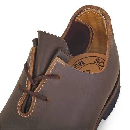 bokotovsky's tweet photo. @tatjanamilekic savremena izvedba tradicionalne obuće 
Haferlschuhe 
(u Bavarskoj i Štajerskoj Haferl = noša)
desno: zastupljenije u južnom Tirolu Trachtenschuhe = za štrapac)  
robusnije izrade od poluprerađene goveđe kože povišene potpetice često s bočnim vezivanjem 
podobne za neravne terene https://t.co/IVwEZpmVNi