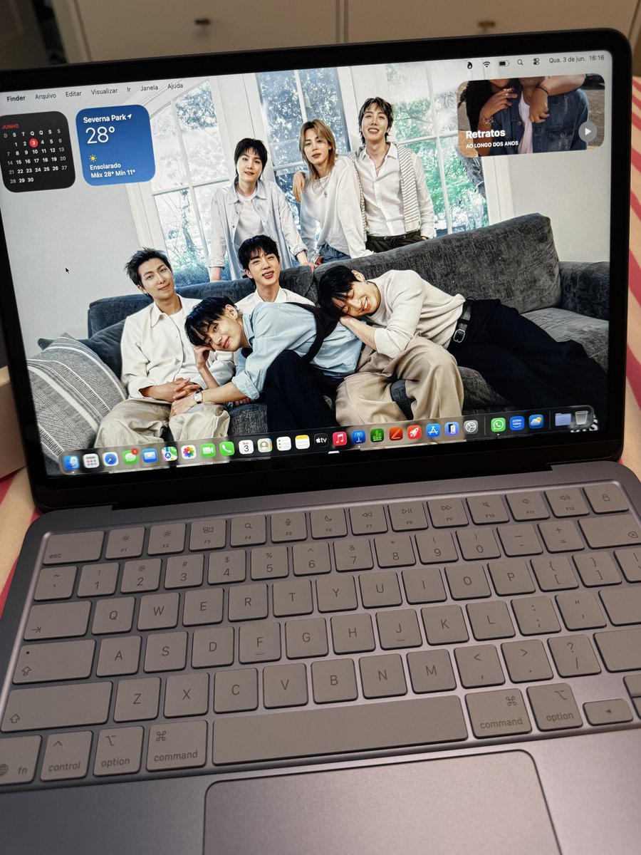 shoter7_'s tweet photo. *BTS solta foto nova*

eu automaticamente: https://t.co/xIRmPmnMZm