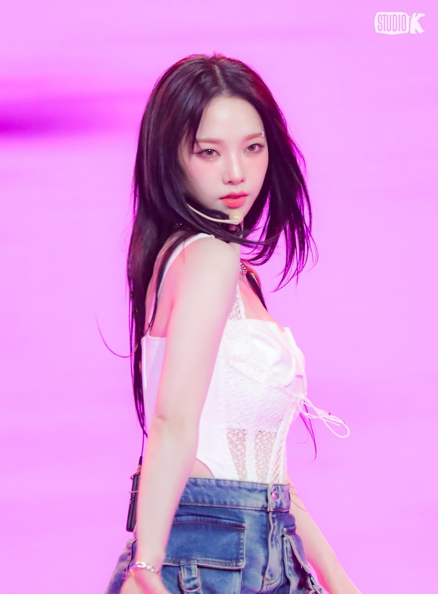 KARINABlue_26's tweet photo. 260604 KBS ♡ 
 
“❄” 
 
#카리나 #에스파 #karina https://t.co/2U1NAqJK7L