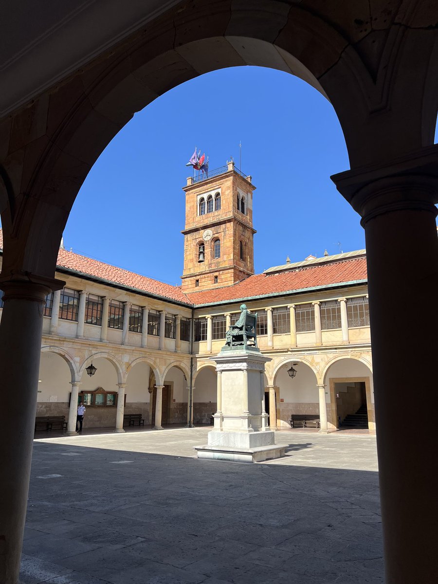 manbayona's tweet photo. Estos días #MiTecho ha sido el cielo de Oviedo, visto desde el claustro de su Universidad, fundada en 1608 a instancias de Fernando Valdés Salas.

Fue una de las diez universidades de España durante el siglo XIX y ha sido un honor presentar allí #LaGestionDelSilencio https://t.co/yggDmsisAv