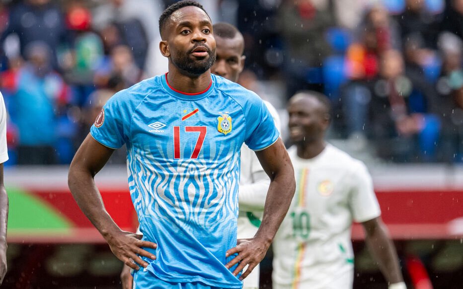 Macaaronshow's tweet photo. Bakambu c’est censé être l’homme qui doit nous rassurer mais ça commence à faire longtemps que c’est celui qui nous ralentit va falloir commencer à donner la chance aux autres c’est la fin pour lui https://t.co/P990zNzvRM