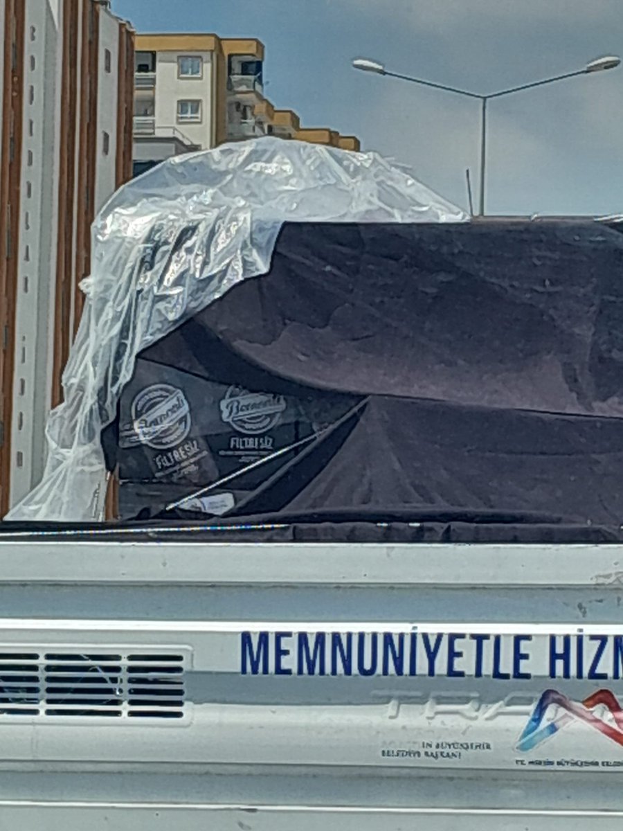 Zekeriya_Say's tweet photo. 📌CHP'li Mersin Büyükşehir Belediyesi iştirak şirketlerinden Deniz Kızı A.Ş'ye ait resmi araçla..
*
 Tonlarca bira taşındığına dair görüntüler ortaya çıktı. https://t.co/2EMmLyr9NP