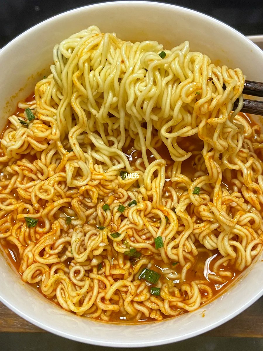 nat_baybehh's tweet photo. [1 year ago I survived on instant noodles every night while pulling all-nighters. Today I cooked my first home-made tomato soup that tastes exactly like Mom’s. Small wins hit different!] https://t.co/jRqEhsZRlb