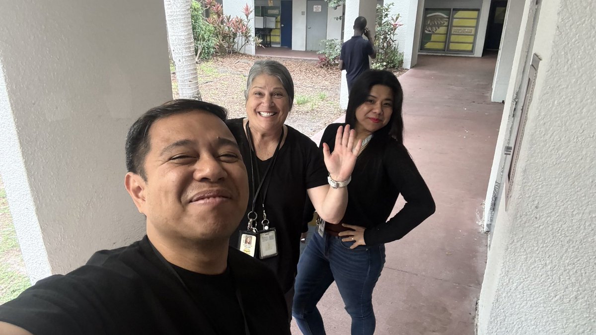 Ms_Everything09's tweet photo. Happiest Moment with Work Besties…🙂💙#OneMoreRep…#CloseoutWednesday…#lastdayofschool https://t.co/0Jc16McaM6