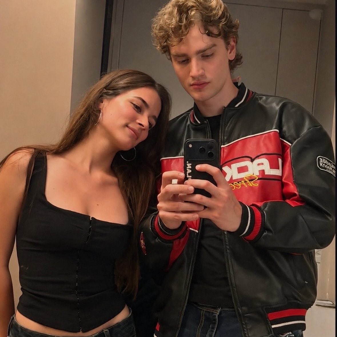 purposelessrosa's tweet photo. genç ve çıtır bir çiftiniz olduğunda hayat biraz daha çekilir olabiliyor https://t.co/UXvFWy664x