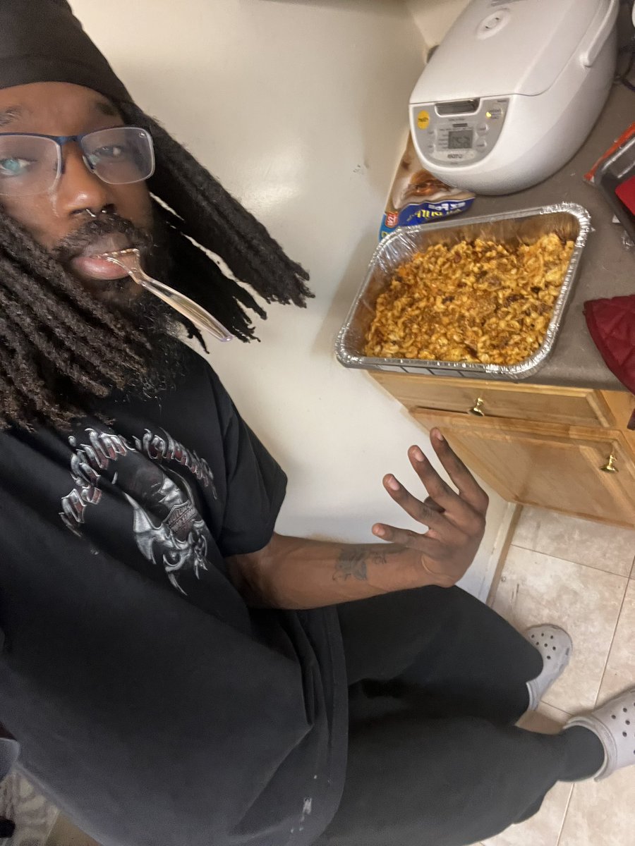 knownasmo_'s tweet photo. first batch already #done needs more cheese doe https://t.co/K6rHJZgG0I
