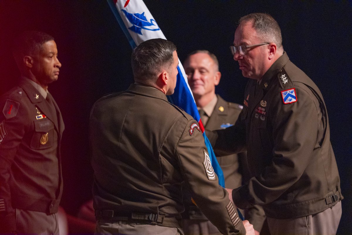 usacac's tweet photo. Today, the Combined Arms Command started a new chapter during a change of responsibility from CSM Shawn F. Carns to CSM Shaun D. Curry. We thank CSM Carns for his leadership and service, and we welcome CSM Curry as he takes on this vital role! #DriveChangeForgeVictory https://t.co/Ewzqxrivy5