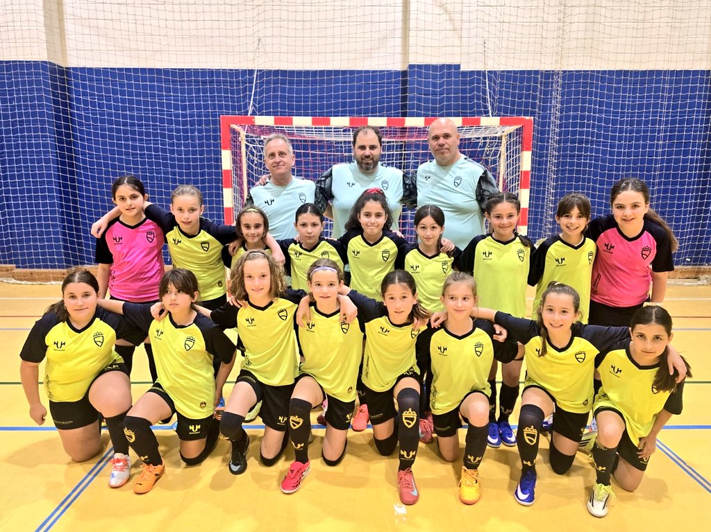 asturfutbol's tweet photo. Jornadas 𝙁𝙐𝙏𝙐𝙍𝙖𝙨𝙩 de tecnificación futsal

➡️  Hemos cerrado las jornadas de tecnificación con dos entrenamientos con futbolistas de categoría Benjamín (Sub-10)

Han sido 6️⃣ productivas sesiones para comprobar la excelente calidad de nuestras jugadoras de fútbol sala 👏🏻👏🏻 https://t.co/HVZ1Ll3T3j