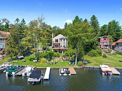 PoconoHFM's tweet photo. ELITE LAKEFRONT HOME ON LAKE HARMONY!

LAKE HARMONY -  Captivating 5 BR, 4 BA POCONO Lakefront features stunning lake views & a private dock on one of the most sought-after lakes in the Poconos! This ESTABLISHED short term rental home is being sold Fully Furnished! 2 hrs NYC or Phila
Info at:  https://t.co/jMZS9W1NVk
#realestateinvestor #Realtor #Pocono #LVAR #LakeHarmony #Knicks #NewYork #NBA #Phillies #MoveToPA