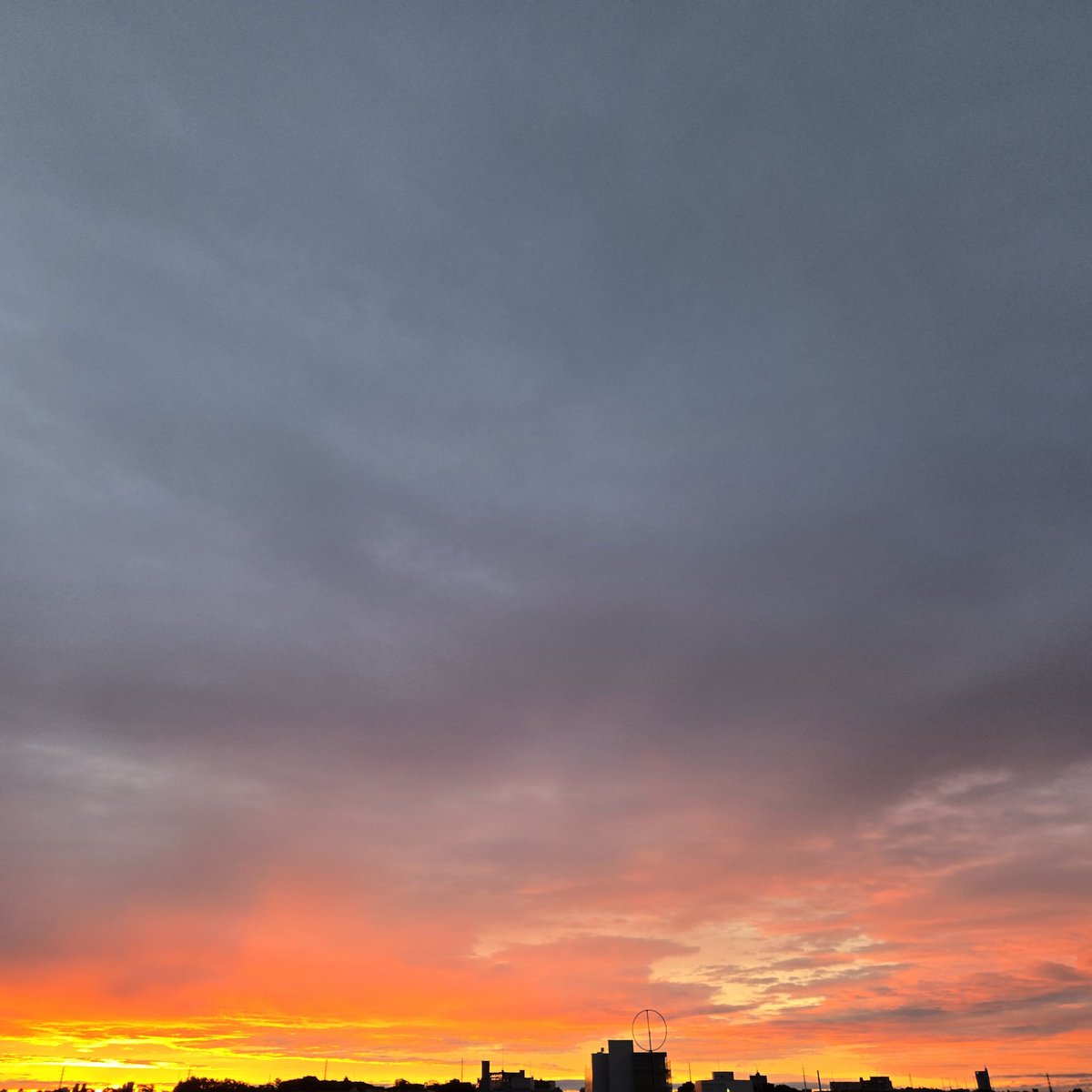 funky_rhythm's tweet photo. 台風去って燃えるような朝焼け
#イマソラ https://t.co/7L2lKUzGqE