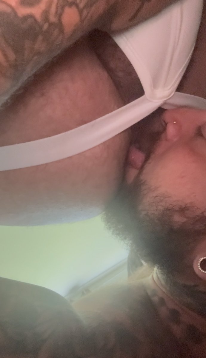 TwoBabas's tweet photo. 👅🤤 https://t.co/0z1kbtZLb5